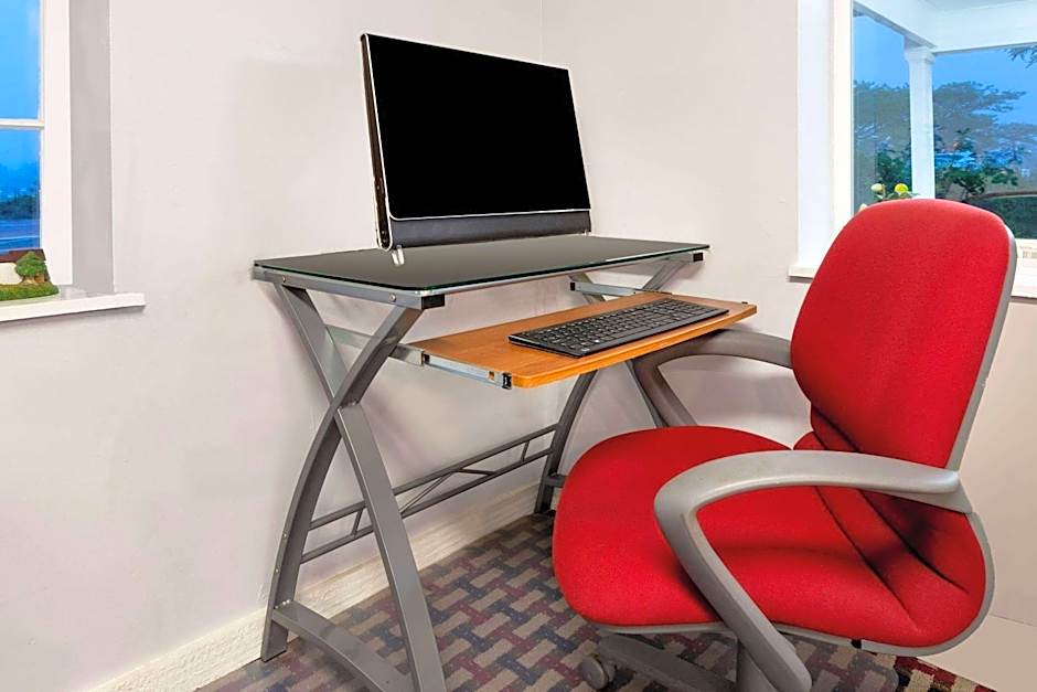 Travelodge by Wyndham Cape Cod Area