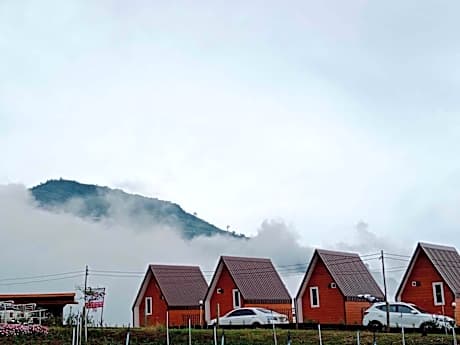 Baan Phak Sai Lom Nao 