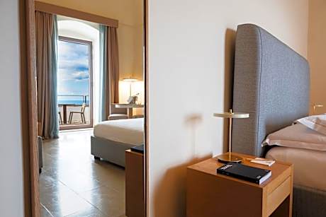 Deluxe Double Room with  Sea View and Balcony