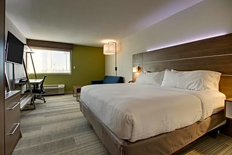 King Suite with Mobility Accessible Tub - Non-Smoking