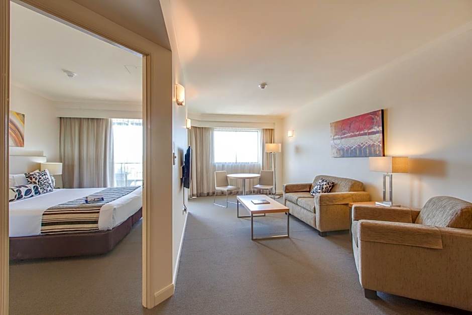Central Cosmo Apartment Hotel