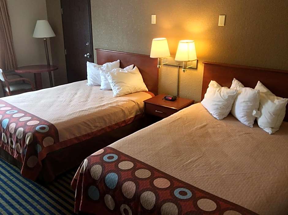 Super 8 by Wyndham Marshalltown