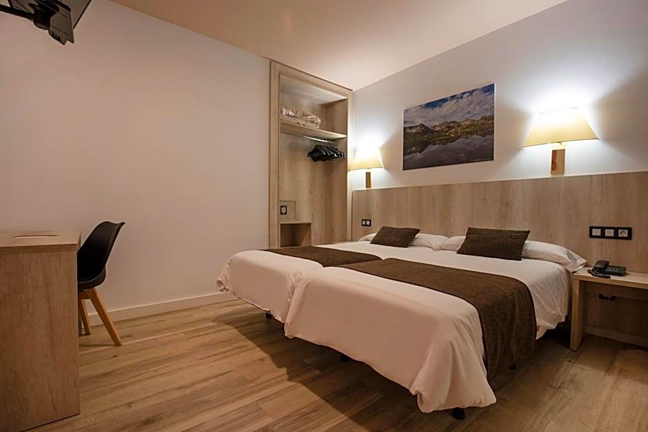 Photo 1 of 4 of Interior Quadruple Room