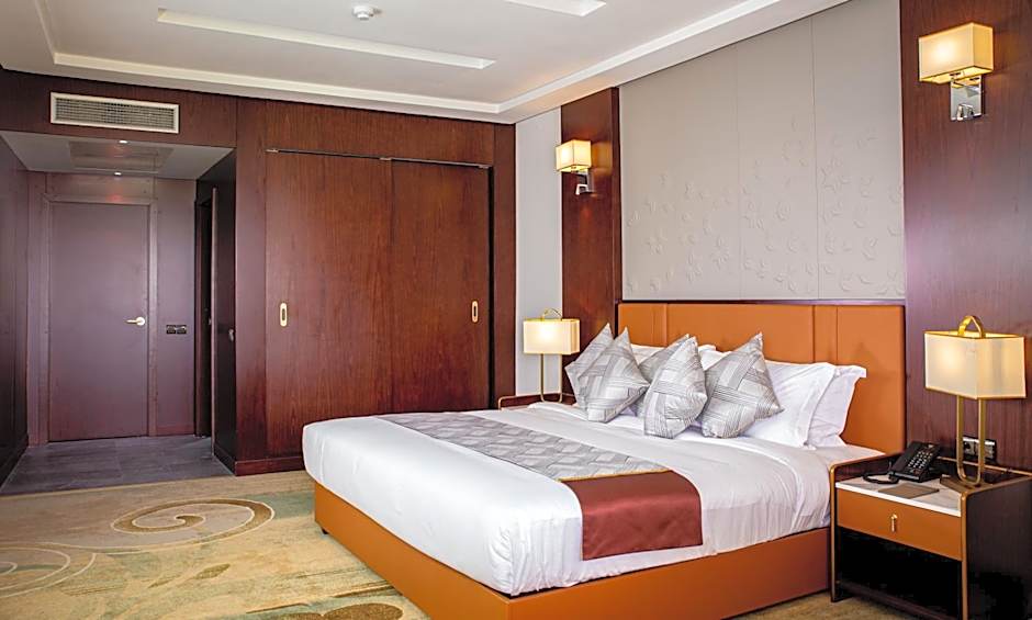 Superior 1 Queen Bed — 4 fotoğraftan 1. fotoğraf