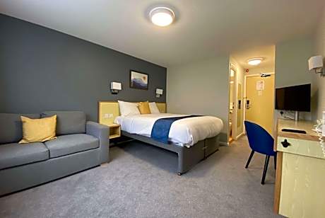 1 Double and 2 Single Beds Family Room Non-Smoking