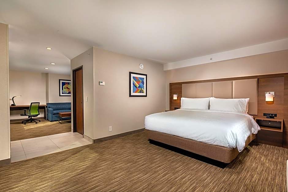 Holiday Inn Express and Suites Chatsworth By IHG