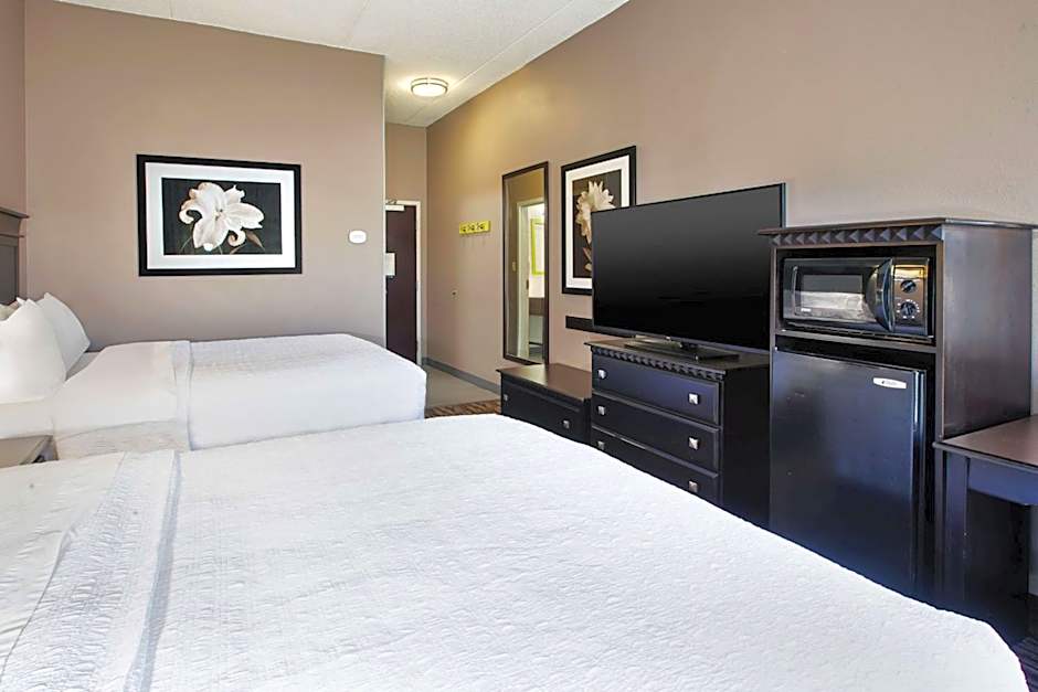 Hampton Inn & Suites Cleveland-Airport/Middleburg Heights