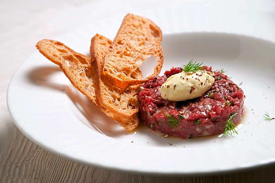 AC Hotel by Marriott Victoria Suites