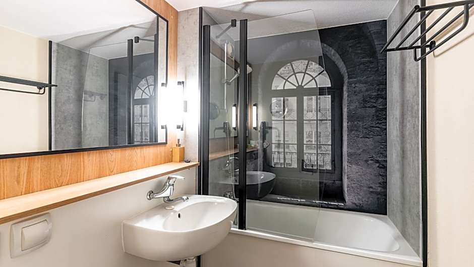 Kyriad Niort - La Creche