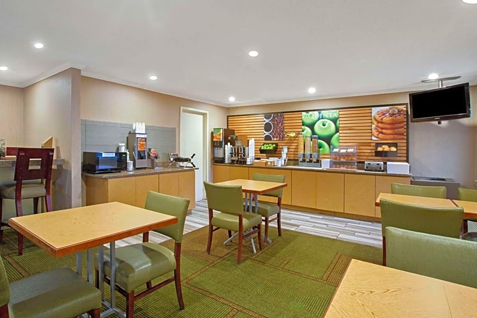 La Quinta Inn & Suites by Wyndham Auburn Worcester