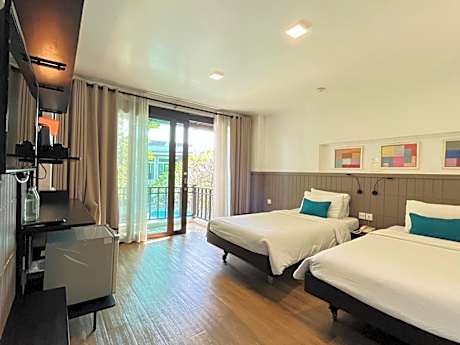 Deluxe Twin Room with Balcony