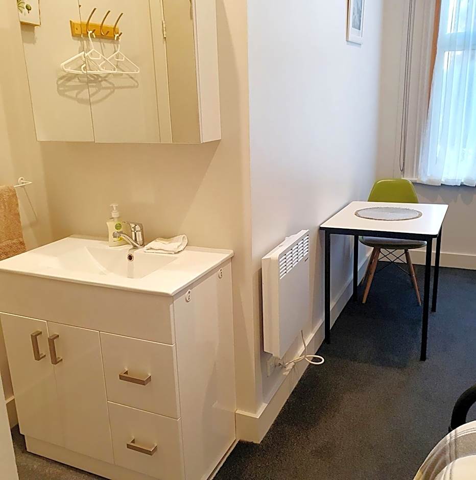 Work and Travel Stay Central City