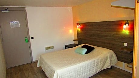 Triple Room with 3 Single Beds