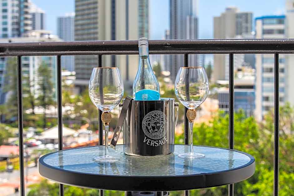 Medusa's Luxe Retreat - Prime Surfers Paradise Spot