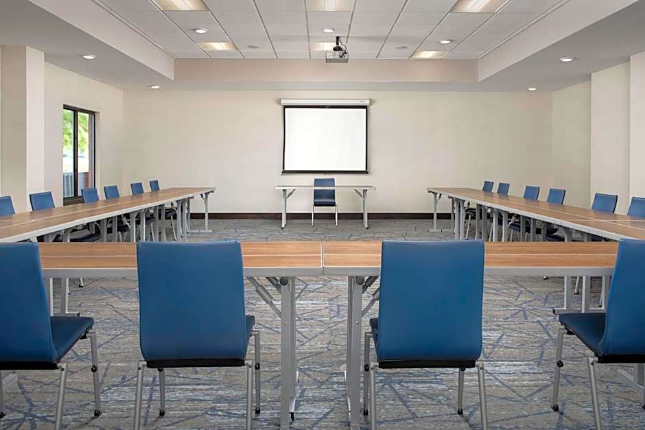 Holiday Inn Express & Suites Knoxville-Clinton By IHG