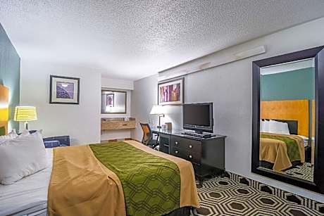 1 King Bed, Nonsmoking