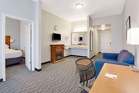 2 King Beds One-Bedroom Deluxe Suite Non-Smoking