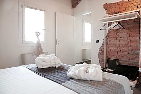 Aroma-Twin room-Superior-Ensuite with Shower-Garden View
