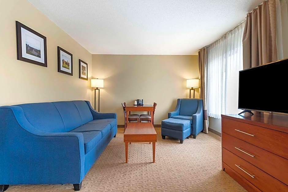 Comfort Inn & Suites Black River Falls I-94