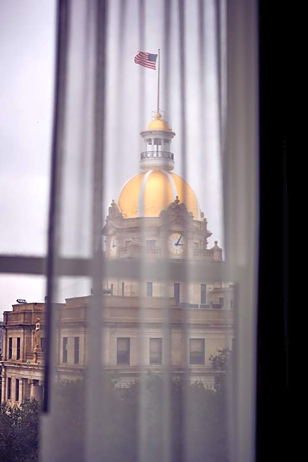 The Drayton Hotel Savannah, Curio Collection by Hilton