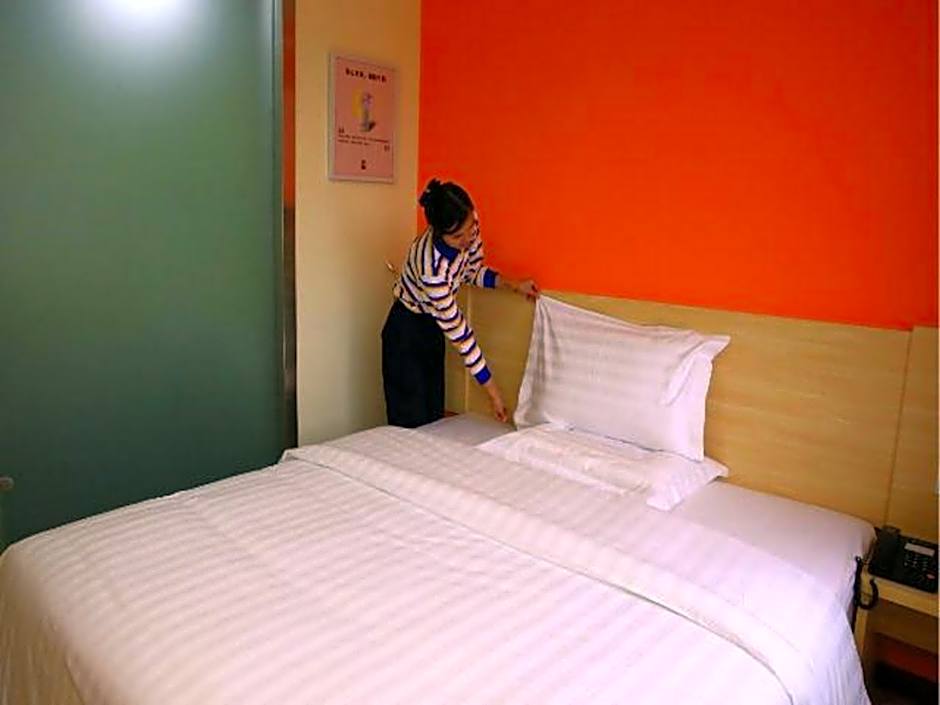 7 Days Inn Qinhuangdao Changjiang Road Chinese Medicine Hospital Branch