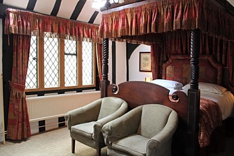Double Room with Four Poster Bed (No Pets Allowed)