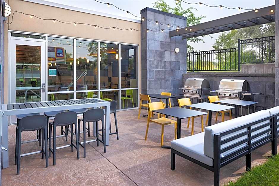 Home2 Suites by Hilton Minneapolis / Roseville, MN