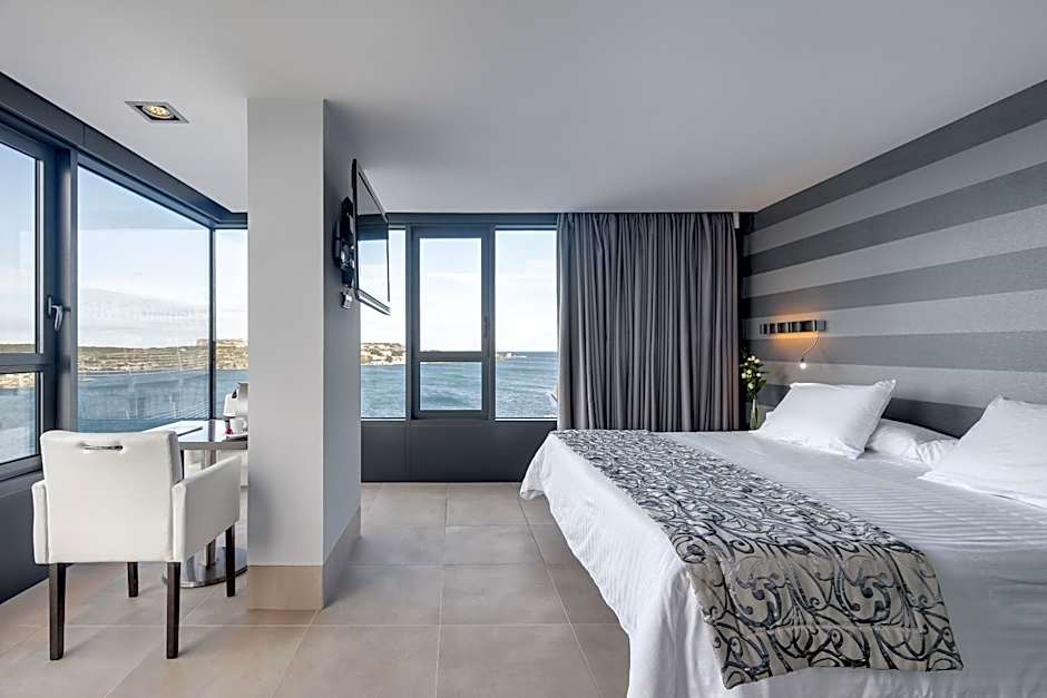 Photo 1 of 4 of Deluxe 1 Double Bed or 2 Beds, Sea View