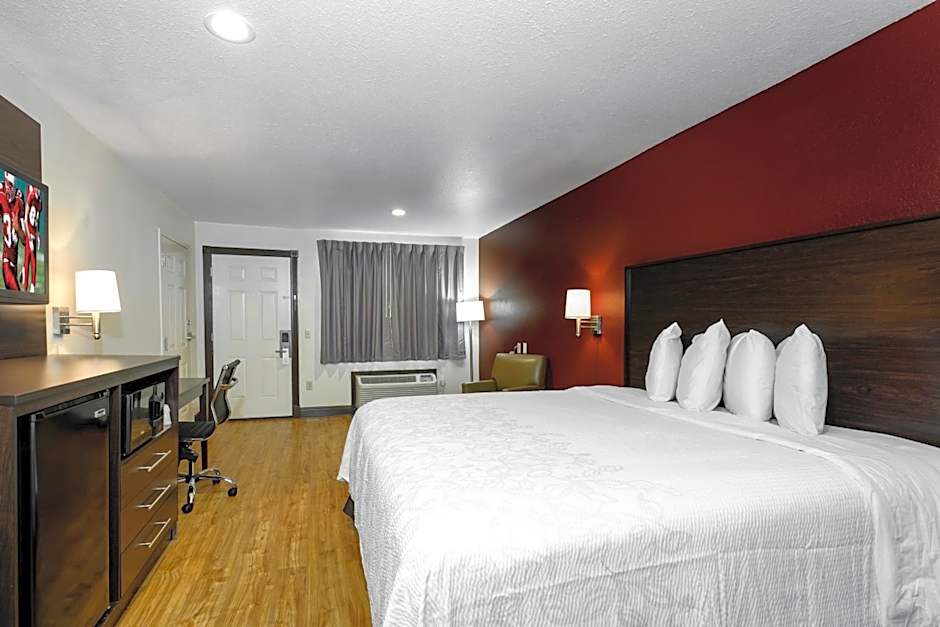 Red Roof PLUS+ Hammond