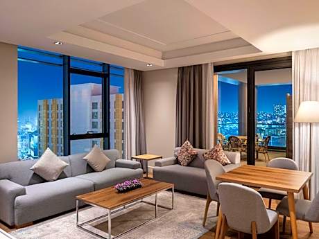 Deluxe Two Bedroom Apartment with Terrace