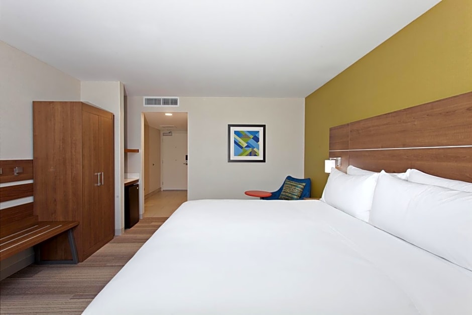 Holiday Inn Express Hotel & Suites Pasadena-Colorado Boulevard, an IHG Hotel