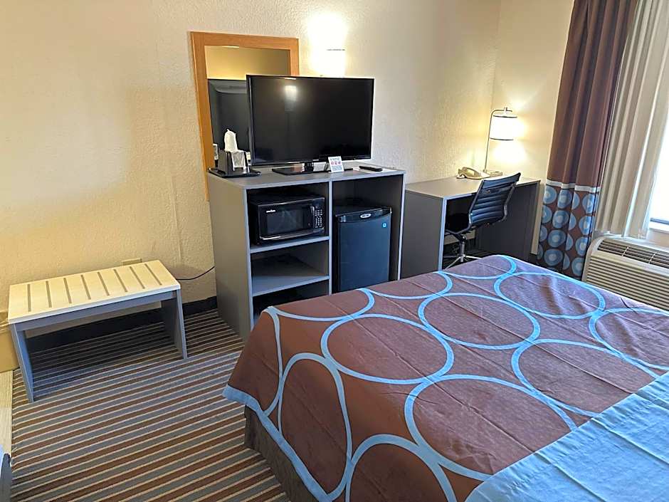 Super 8 by Wyndham Columbia Clark Lane