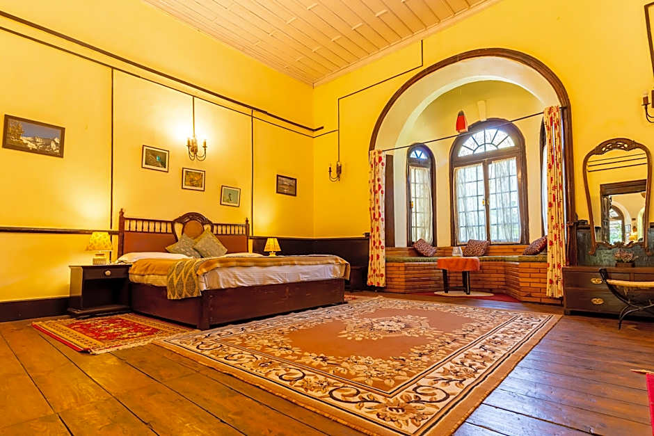 Chevron Rosemount Hotel