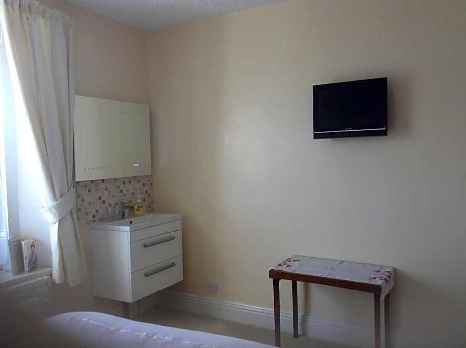 Drakewalls Bed And Breakfast