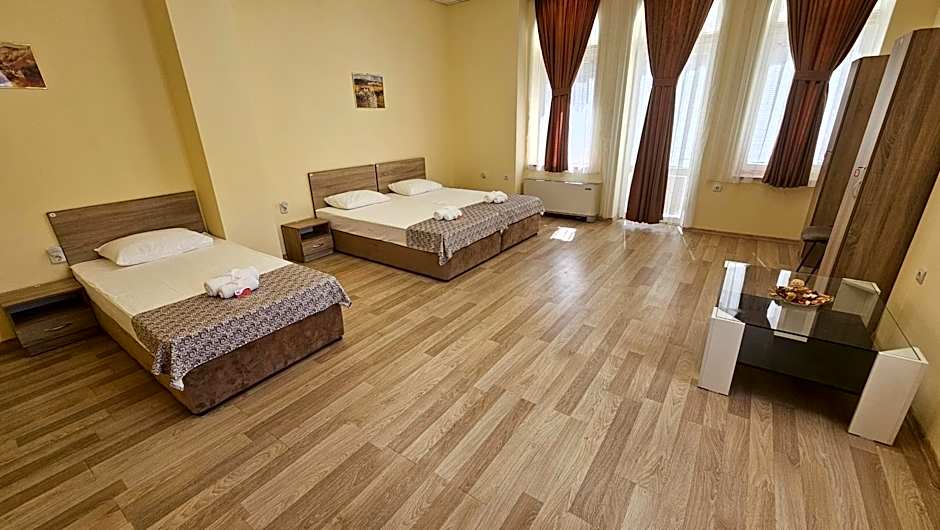 Foto 1 daripada 5 — Economy Triple Room with Shared Bathroom
