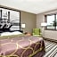 Super 8 by Wyndham Green Bay Near Stadium