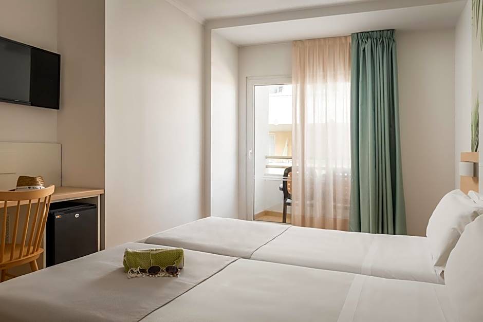 Photo 1 of 11 of Single Room