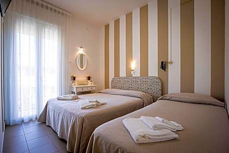 Triple Room with Balcony and Side Sea View
