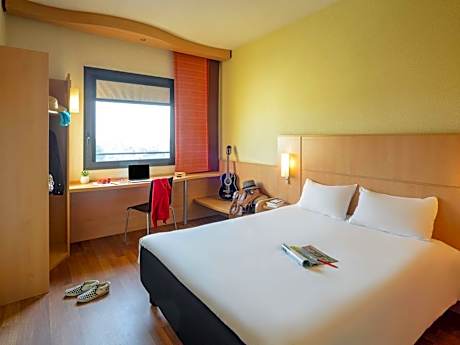 Standard Room with 1 Double Bed