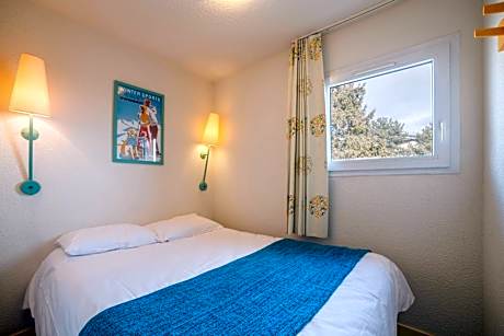 One-Bedroom Apartment with Sleeping Alcove (6 People)