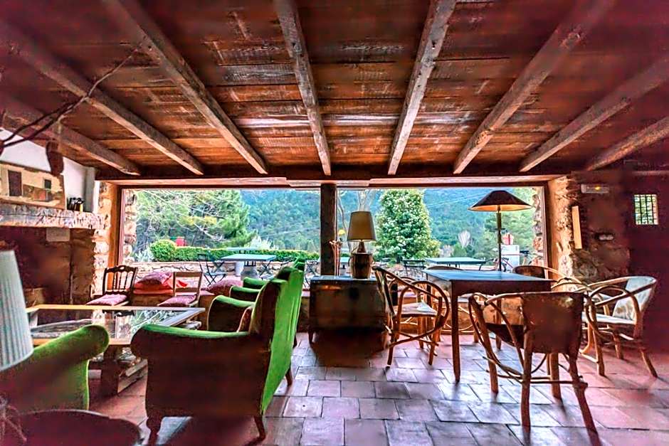 Hotel Royo Guarde-Puente Faco, junto al río Mundo