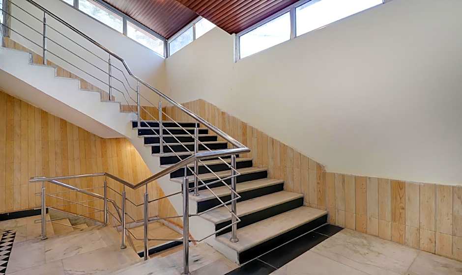 Treebo Mayur, Mall Road