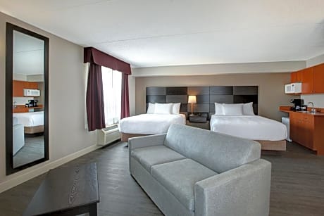 Deluxe Queen Suite with Two Queen Beds with Sofa Bed- Non-Smoking