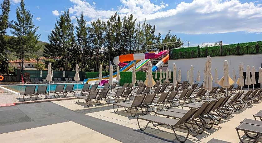 Ramada Hotel & Suites by Wyndham Kusadasi