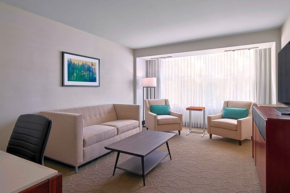 Delta Hotels by Marriott Milwaukee Northwest