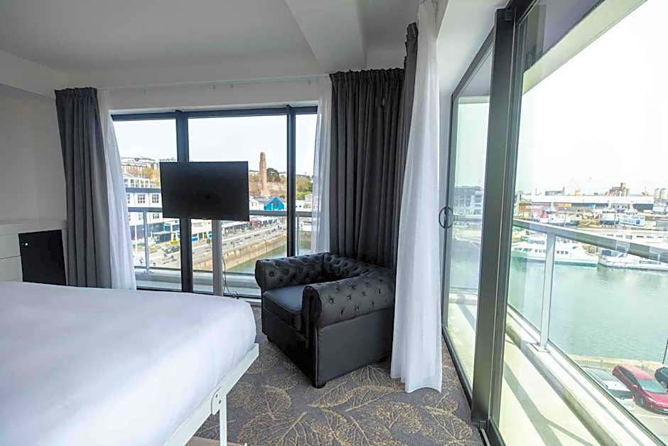 Le Barracuda & Spa, Centre Port, pieds dans l'eau, vue mer