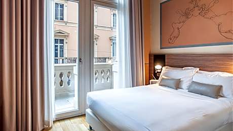 DELUXE WITH BALCONY DOUBLE