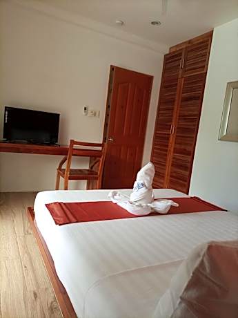 Apartment with Pool View