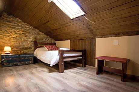 Quadruple Room with Private Bathroom