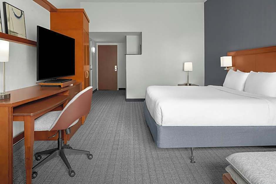 Courtyard by Marriott San Antonio Six Flags at The RIM